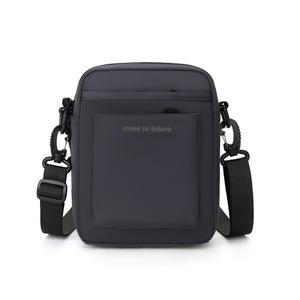 Sac à bandoulière multi-usage pour homme - Sac à bandoulière et sac à dos imperméable pour un usage quotidien - Product Image 4