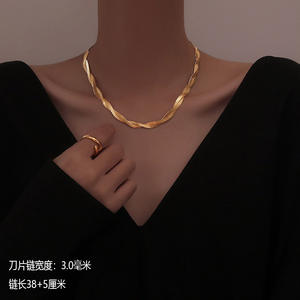 Collar de Cobre Chapado en Oro Real, Elegante, de Lujo Ligero, Resistente a la Decoloración, para Mujer, Versátil, Moderno, Deportivo, con Diseño de Corazón y Bambú - Product Image 3