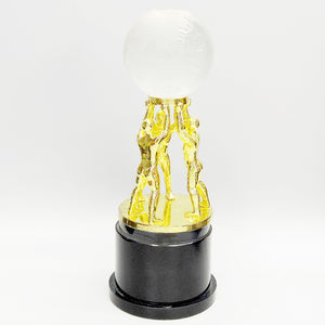 Trophée brillant dynamique avec 3 petites figurines en métal Lifting Crystal Ball Team Achievements Honor Gift - Product Image 2