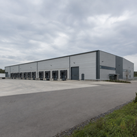 Entrepôt préfabriqué en structure métallique, quais multi-chargements, atelier métallique, bâtiment industriel de distribution résistant aux intempéries