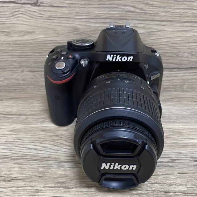 Nikons D5200 Camera Well-maintained Condition High Definition Imaging for Street Shooting and Commercial Product Photography