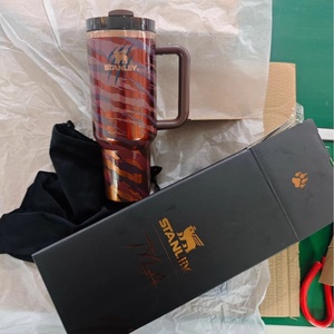 Offre Spéciale – Tasse de Voyage Isotherme en Acier Inoxydable <span class=keywords><strong>40</strong></span> oz avec Poignée, Motif Léopard et Tigre Personnalisé - Product Image 3