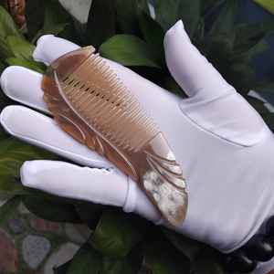 Peine para el cabello hecho a mano con cuerno de búfalo, diseño pulido de dientes anchos, reduce las puntas abiertas, elimina la electricidad estática y promueve un cabello suave y saludable. - Product Image 4