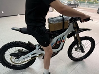 Nouvelle mise à niveau 10K Surron Light Bee X 72V 35Ah Sur-ron-x Vélo électrique 295N.m 59KG Vélo de montagne électrique portable Surron LBX
