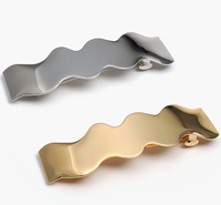 Clip à cheveux en métal ondulé brillant haut de gamme, accessoire de cheveux automatique à ressort polyvalent et tendance