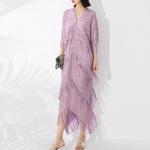 Prodotti Più Venduti Estate 2026: Abito Elegante Stile Miyake per Donne Plus-Size, Scollo a V, Lungo con Pieghe e Frange per Eventi Serali - Product Image 6