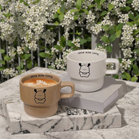 Tasses empilables en céramique personnalisables de vente directe d'usine avec des frontières de modèle de taille unique