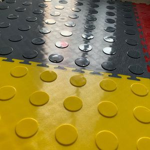 Revêtement de sol pour <span class=keywords><strong>garage</strong></span> en PVC vierge, résistant à l'huile, avec système d'assemblage par emboîtement - Product Image 2