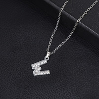 Printemps Européen Américain Bijoux Porte-Badge Diamant Anglais Alphabet Lettre Femmes Pendentif En Acier Inoxydable