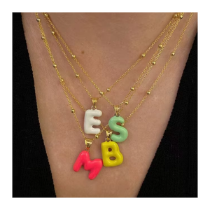 Nuevo Estilo Collar con Colgante <span class=keywords><strong>de</strong></span> Letra Inicial <span class=keywords><strong>de</strong></span> Latón Esmaltado con Diseño <span class=keywords><strong>de</strong></span> Burbuja <span class=keywords><strong>de</strong></span> 26 Letras en Colores Dopamina, Cadena <span class=keywords><strong>de</strong></span> Acero Inoxidable, Joyería <span class=keywords><strong>de</strong></span> Moda al por Mayor - Product Image 1