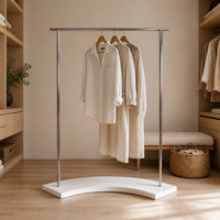 Porte-vêtements en acier inoxydable à base incurvée, recyclable, pour présentation de vêtements en magasin, taille personnalisée en usine, finition chromée, montage facile