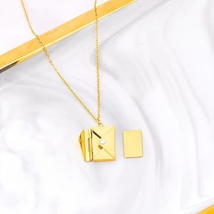 قلادة رسالة حب محفورة من SQDIY، قلادة مغلفة إبداعية من الفولاذ المقاوم للصدأ للأزواج، قلادة على شكل ظرف مشهورة على الإنترنت. - Product Image 6