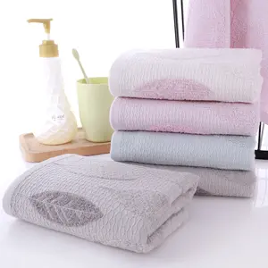 Hot koop china product unieke badhanddoek met bladeren jacquard hoge kwaliteit biologische katoen hotel handdoek voor groothandel
