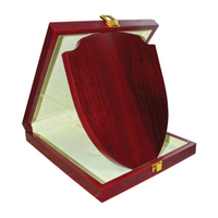 Plaque en bois personnalisée de haute qualité avec un bouclier militaire en velours, trophées et récompenses, plaques en bois dans une boîte