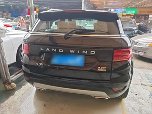 Landwind X7 2.0T 2016 de bajo kilometraje, SUV familiar compacto premium con techo panorámico, transmisión automática de 8 velocidades, usado para exportación urbana, en venta. - Product Image 3