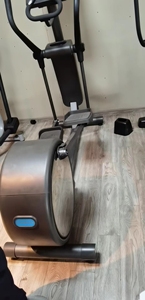 Appareil <span class=keywords><strong>elliptique</strong></span> commercial auto-alimenté avec résistance EMS et écran LED - Product Image 6