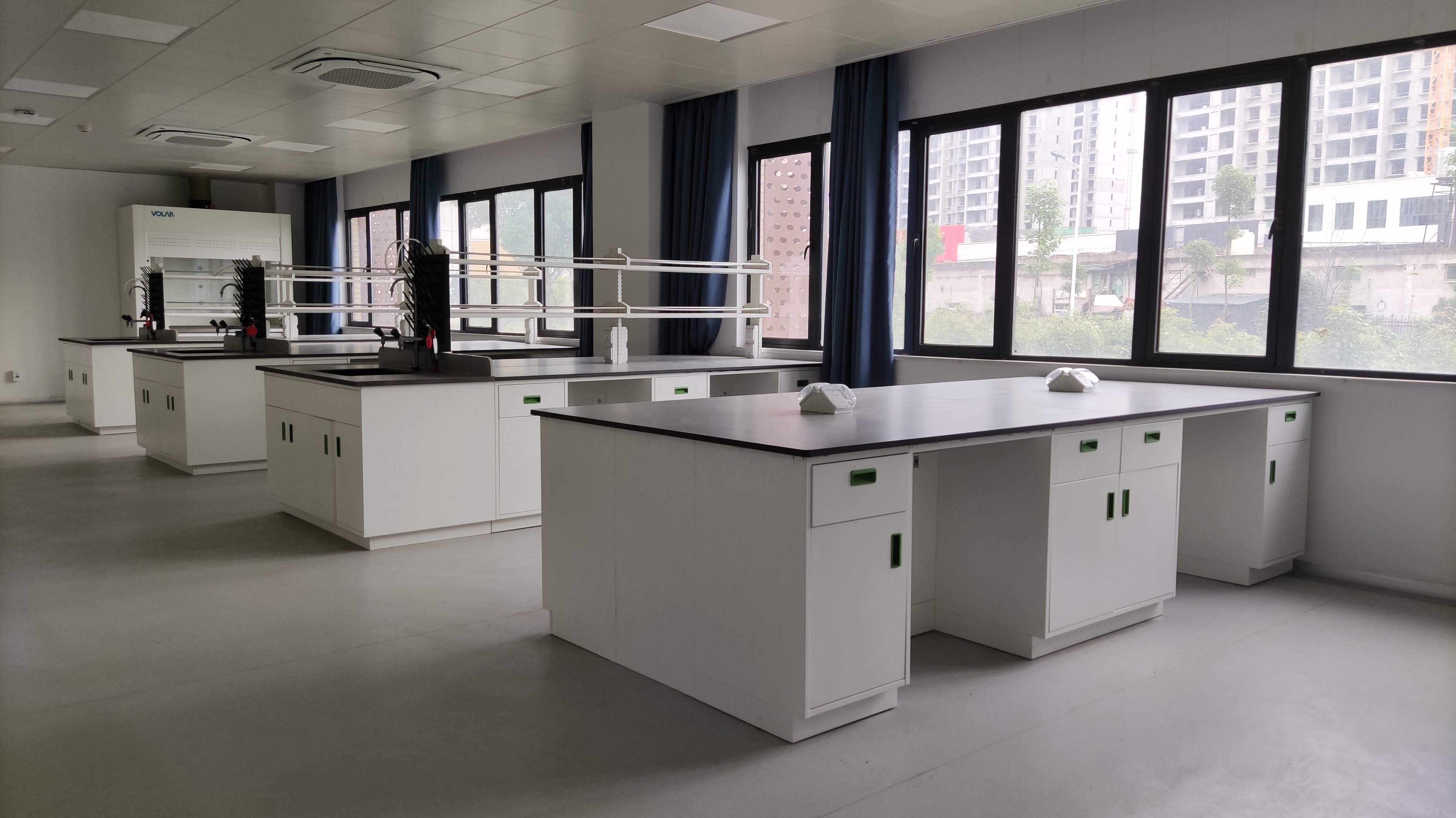 PPは実験室のワーク テーブル1mmを冷間圧延する鋼鉄化学実験室のテーブル300kgを沈める 4