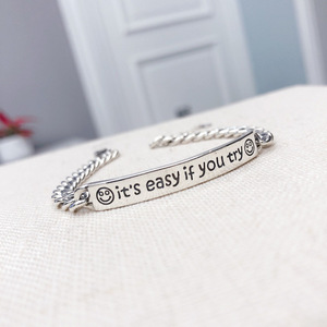 Pulsera de Plata de Ley S925 con Grabado de Cara Sonriente, Diseño de Cadena, Fácil de Usar, Joyería Unisex para Uso Diario - Product Image 1
