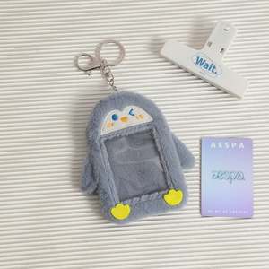 Porte-clés Kpop en peluche Kawaii pour filles, avec mini album photo et protection pour cartes d'identité et de crédit, motif pingouin et chat de dessin animé mignon - Product Image 4