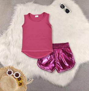 Completo Estivo alla Moda per Bambine: Top da Yoga Rosa Brillante e Pantaloncini in Pelle - Product Image 3