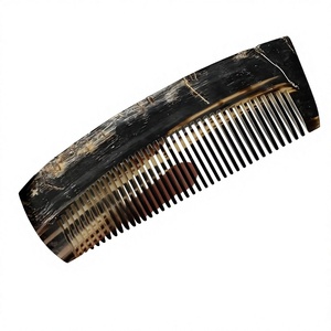 Peigne en corne de buffle écologique fait main, forme naturelle, poli, imitation antique, durable, objet d'art moderne, objet de collection, artisanat pour la maison - Product Image 1