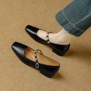 Zapatos planos Mary Jane de cuero genuino para mujer, con punta cuadrada, correa en T y hebilla decorativa, para todas las estaciones, color sólido, color burdeos. - Product Image 4