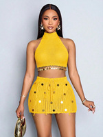Ensemble deux pièces d'été pour femme : haut court uni à col halter sans manches et short moulant avec sequins et pompons