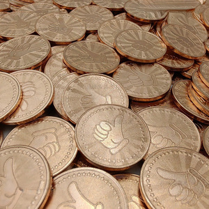 Venta al por mayor Juego Token Operado Juegos Metal Grabable 3D Esmalte Desafío Token de entretenimiento personalizado Token - Product Image 1