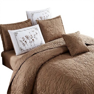 Set Copripiumino Floreale Personalizzato a Doppia Faccia, Lavabile, 200TC, 100% Poliestere, Copriletto Moderno per Tutte le Stagioni - Product Image 1