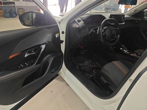Guazi en stock <span class=keywords><strong>Peugeot</strong></span> <span class=keywords><strong>2008</strong></span> <span class=keywords><strong>Essence</strong></span> 1.2 SUV Voiture d'<span class=keywords><strong>occasion</strong></span> Traction avant 5 places - Product Image 5