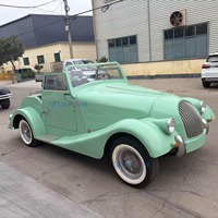 Voiture électrique rétro personnalisée vert clair, classique, avec batterie au lithium, propulsion arrière, homologuée pour la route, véhicule de tourisme vintage pour mariage