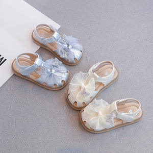 Sandalias Baotou para niñas de verano 2025 con lazo de perlas, zapatos de playa cómodos para niños, diseño inspirado en la princesa a la moda - Product Image 2