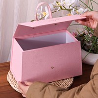 Boîte cadeau rigide pliable magnétique trapézoïdale de luxe avec poignée en PU, emballage personnalisé imprimé avec pelliculage mat pour cosmétiques et vêtements
