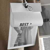 Étiquettes volantes personnalisées pour vêtements Nouveau design Étiquettes en papier d'art avec œillet et technique de timbre à cordes