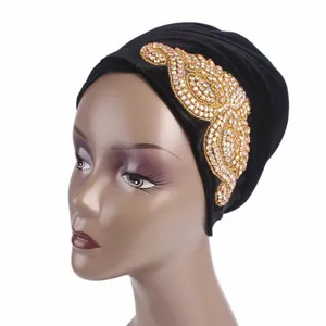 Nuovo design di alta qualità Dubai rhinestone di modo donne Musulmane hijab commercio all'ingrosso testa di velluto sciarpa