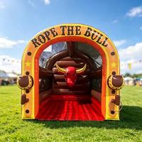 Jeu de lancer de corde gonflable à double voie 'The Bull' sur le thème du cowboy western, jeu interactif de carnaval pour événements, fêtes et divertissements