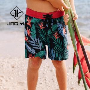 Traje de Baño para Niños de Diseño de Fabricante, Pantalones Cortos con Estampado Hawaiano, Pantalones Cortos de Baño para Niños Pequeños de Nailon Reciclado Personalizado - Product Image 4