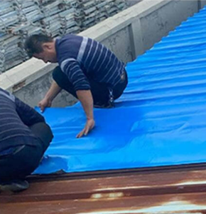 Membrane autocollante pour la réparation et la rénovation des fuites de toit en métal - Product Image 6