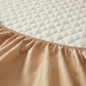 Set Sprei Tiga Potong Berbahan Katun Murni Bersulam Kartun, Tebal, Berlapis, Untuk Semua Musim, Anti-Slip, Pelindung Kasur - Product Image 4