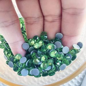 Стразы Yantuo оптом, размеры SS4-SS30, перидот, светло-зеленые, высококачественные, термоклеевые, для одежды - Product Image 2