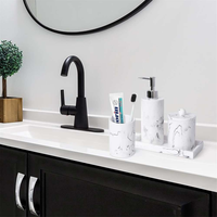 Ensemble de salle de bain moderne en polyrésine marbrée blanche, écologique, plus de huit pièces