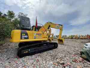 Escavatore Cingolato KOMATSU PC240 125 Usato in Buone Condizioni per Costruzioni Stradali, Macchinari Europei, Escavatori Usati - Product Image 3