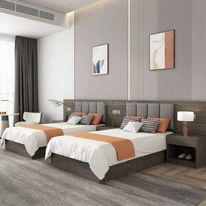 Lit simple ou double sur mesure avec cadre en bois, tête de lit capitonnée et tables de chevet intégrées pour ensemble de chambre à coucher en bois moderne pour hôtel 3 étoiles - Product Image 6