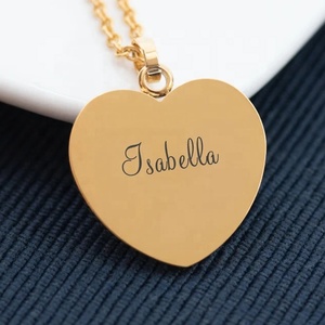 Collier personnalisé avec citation, <span class=keywords><strong>proverbe</strong></span>, logo gravé, cœur, délicat, pour femmes, pendentif cœur en or 18 carats, 2023 - Product Image 4