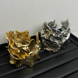 Novità 2024: Gioielli alla Moda, Bracciale di Lusso in Stile Retrò con Fiori Dorati Intrecciati, Design in Lega con Molla Dorata - Product Image 4