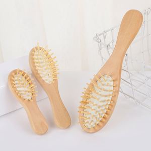 En stock al por mayor Cepillo para el cabello de bambú natural, tipo pala portátil con mango de madera y peine de masaje con almohadilla de aire - Product Image 2