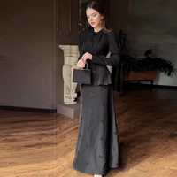 Ensemble de costume formel noir modeste pour l'automne, veste blazer ajustée + jupe longue évasée avec détails perlés, pour le bureau, les affaires et les soirées