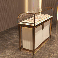 Vitrine à bijoux rotative de luxe, détachable, avec éclairage LED, construction en métal et verre, pour comptoir de bijouterie moderne
