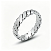 Bague en acier titane plaqué argent de haute qualité, torsadée, surface polie miroir, tendance, minimaliste, ornement pour les mains des femmes
