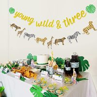 Decoraciones para el 3er Cumpleaños con Temática de Jungla, Pancarta 'Young Wild and Three' y Guirnalda con Estampado de Animales de Safari para Niños o Niñas